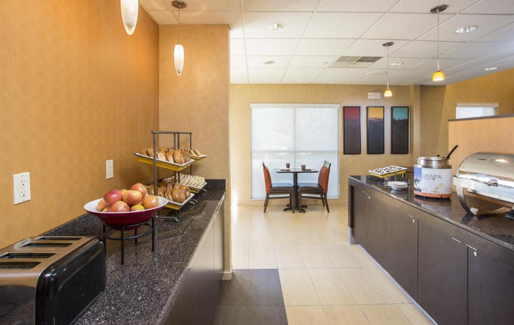 Residence Inn Topeka image 9